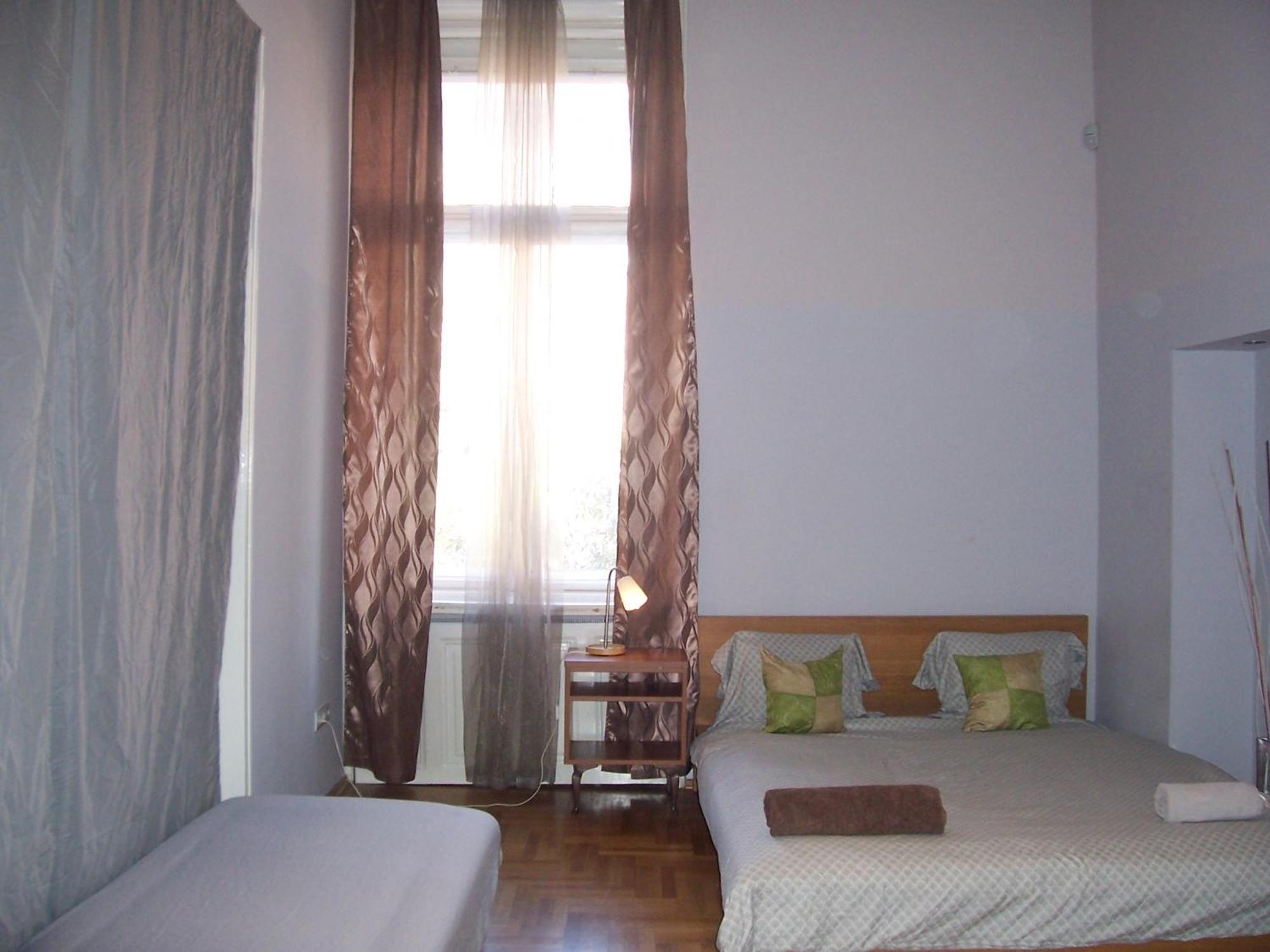 T & E Apartment Budapest Eksteriør bilde