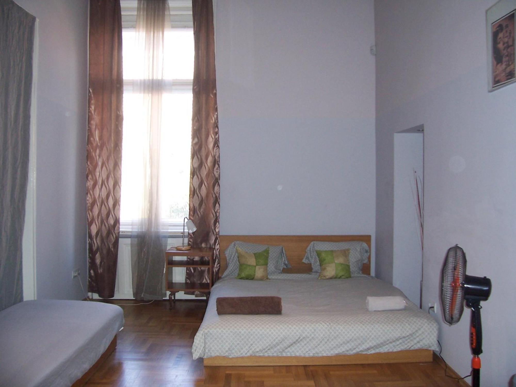 T & E Apartment Budapest Eksteriør bilde
